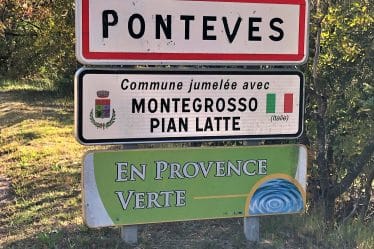 Pontevès, à proximité direct de Barjols, Pontevès est un petit village de Provence perché, dominant les plaines alentours essentiellement constituées de vignobles