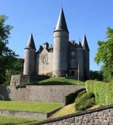 Un château de contes de fées. Sacré patrimoine préféré des Wallons. Un monument exceptionnel, un des spécimens les plus remarquables de l'architecture militaire du XVe siècle