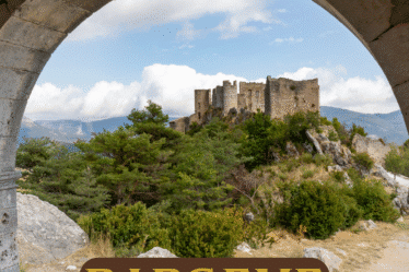 Bargème est un petit bijou perché dans les Alpes-de-Haute-Provence, mais rattaché au Var, dans la région Provence-Alpes Côte d’Azur.